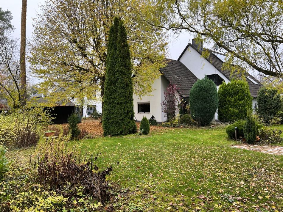 Freistehendes Einfamilienhaus mit vielfältigen Nutzungsmöglichkeiten / Haus kaufenFreistehendes Einfamilienhaus mit vielfältigen Nutzungsmöglichkeiten / Haus kaufen