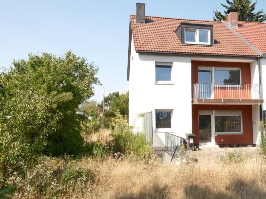 XXL-REH mit 6 Zimmern in Nürnberg - Langwasser / Haus kaufenXXL-REH mit 6 Zimmern in Nürnberg - Langwasser / Haus kaufen