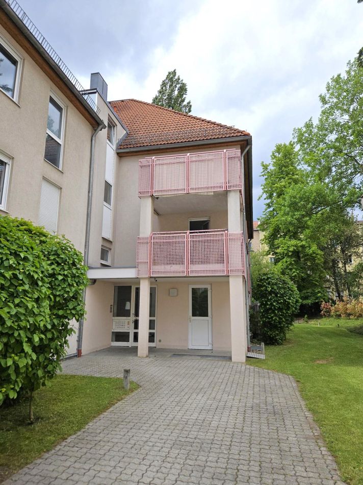 Geräumige 1-Zi. Galeriewohnung mit kleiner Dachterrasse / Wohnung mietenGeräumige 1-Zi. Galeriewohnung mit kleiner Dachterrasse / Wohnung mieten