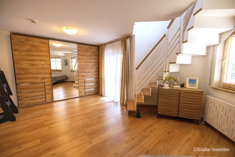Wohnen wie im Haus: 5 Zi. und 2 Bäder auf zwei Ebenen m. Balk., Terr. u. Garten Zirndorf - Weiherhof / Wohnung kaufen