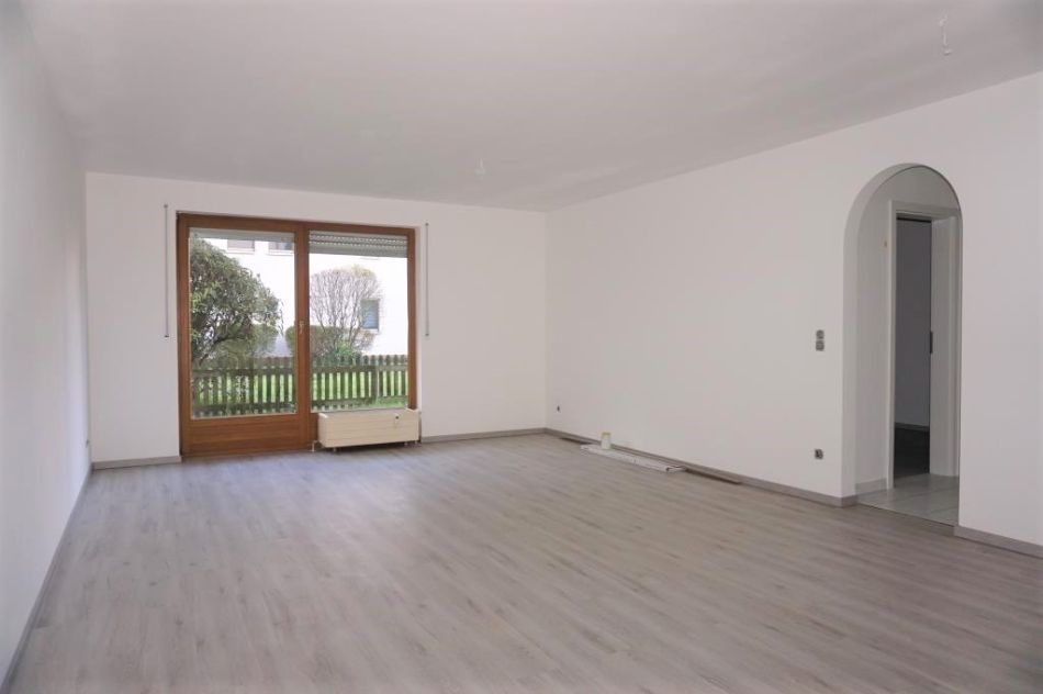 Mit eigener Terrasse und kl. Privatgarten: TOP 2 Zi. Whg. in Schniegling / Wohnung mietenMit eigener Terrasse und kl. Privatgarten: TOP 2 Zi. Whg. in Schniegling / Wohnung mieten