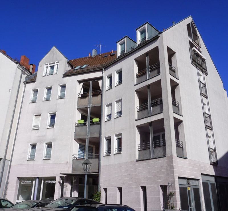 VERMIETET: Für Stadtliebhaber: Junge 2 Zi. Wohnung mit Balkon N-Sebald