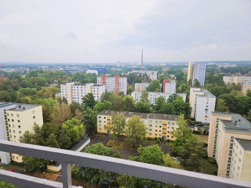 RESERVIERT: Neu sanierte 3 Zi.-ETW mit Balkon und Weitblick - Nähe Messe / Wohnung mieten