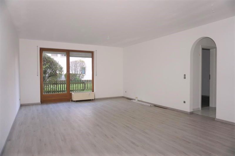 RESERVIERT: Mit eigener Terrasse und kl. Privatgarten: TOP 2 Zi. Whg. in Schniegling / Wohnung mieten