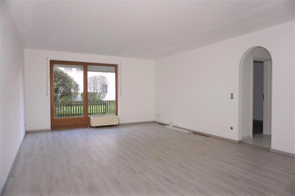 RESERVIERT: Mit eigener Terrasse und kl. Privatgarten: TOP 2 Zi. Whg. in Schniegling / Wohnung mietenRESERVIERT: Mit eigener Terrasse und kl. Privatgarten: TOP 2 Zi. Whg. in Schniegling / Wohnung mieten