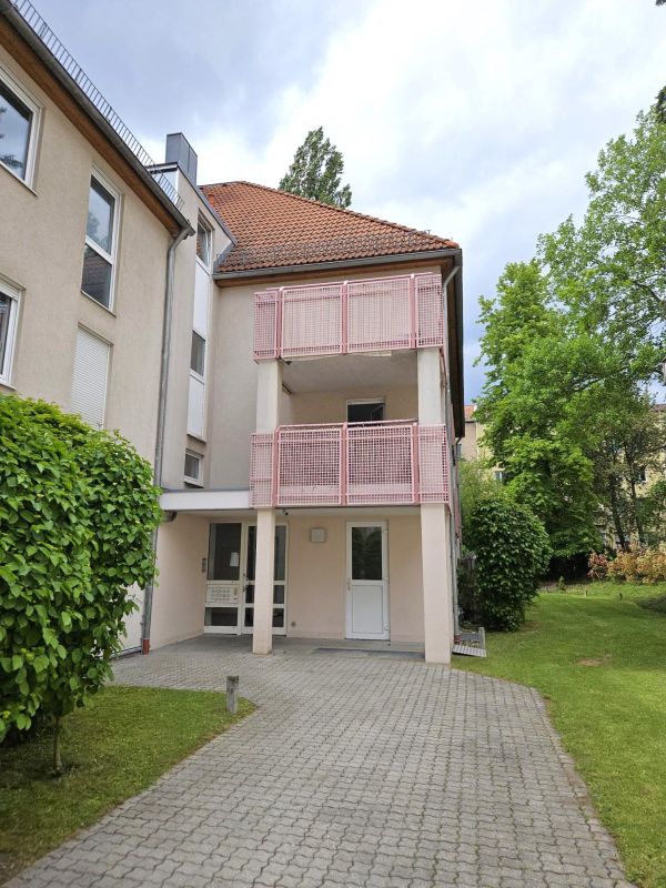 Geräumige 1-Zi. Galeriewohnung mit kleiner Dachterrasse / Wohnung mieten